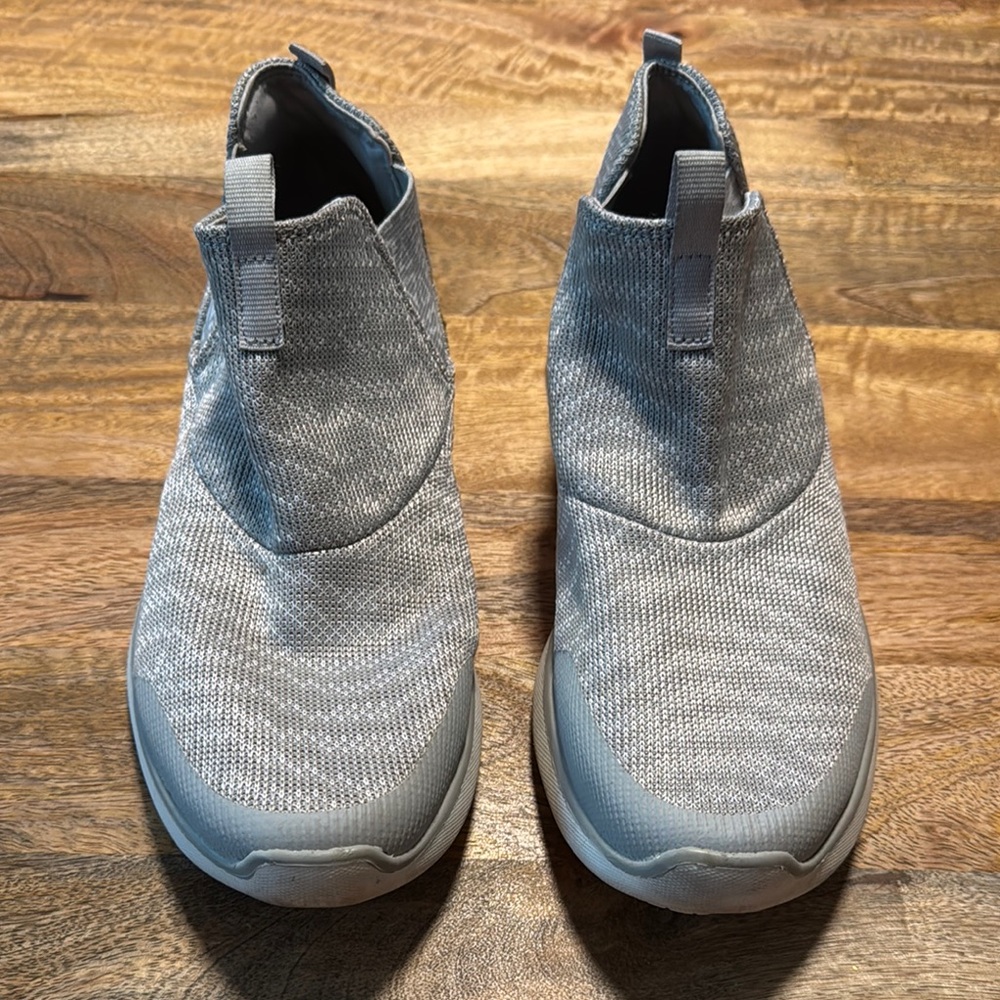 Skechers women’s Gray knit Slip-On Shoes